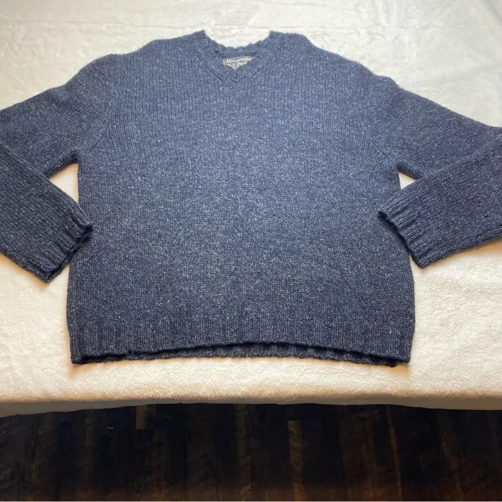 Abercrombie and Fitch 100% Wool Dark Gray V Neck Long Sleeve Sweater Size XL